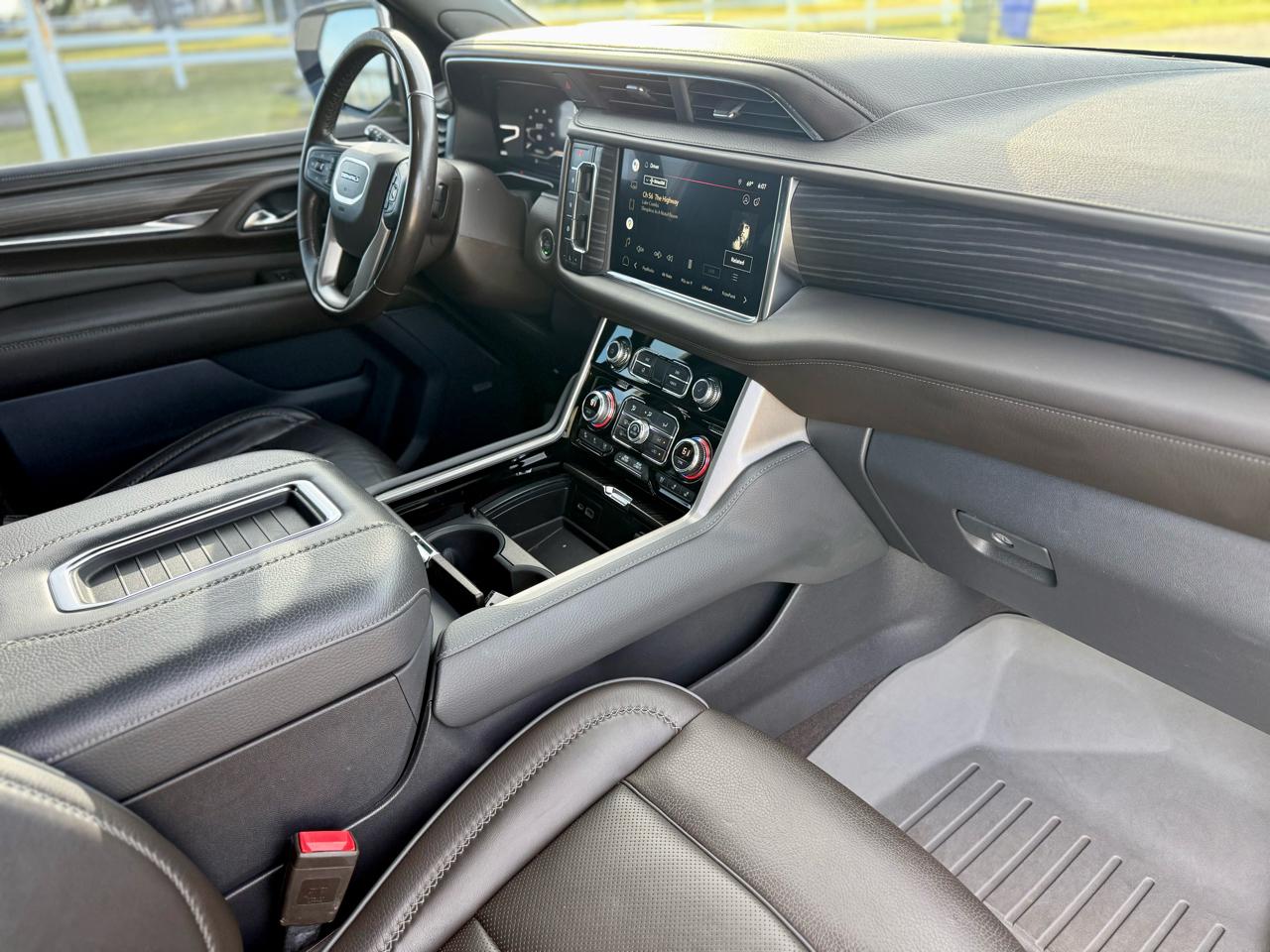 GMC Yukon XL Denali 4WD 2022