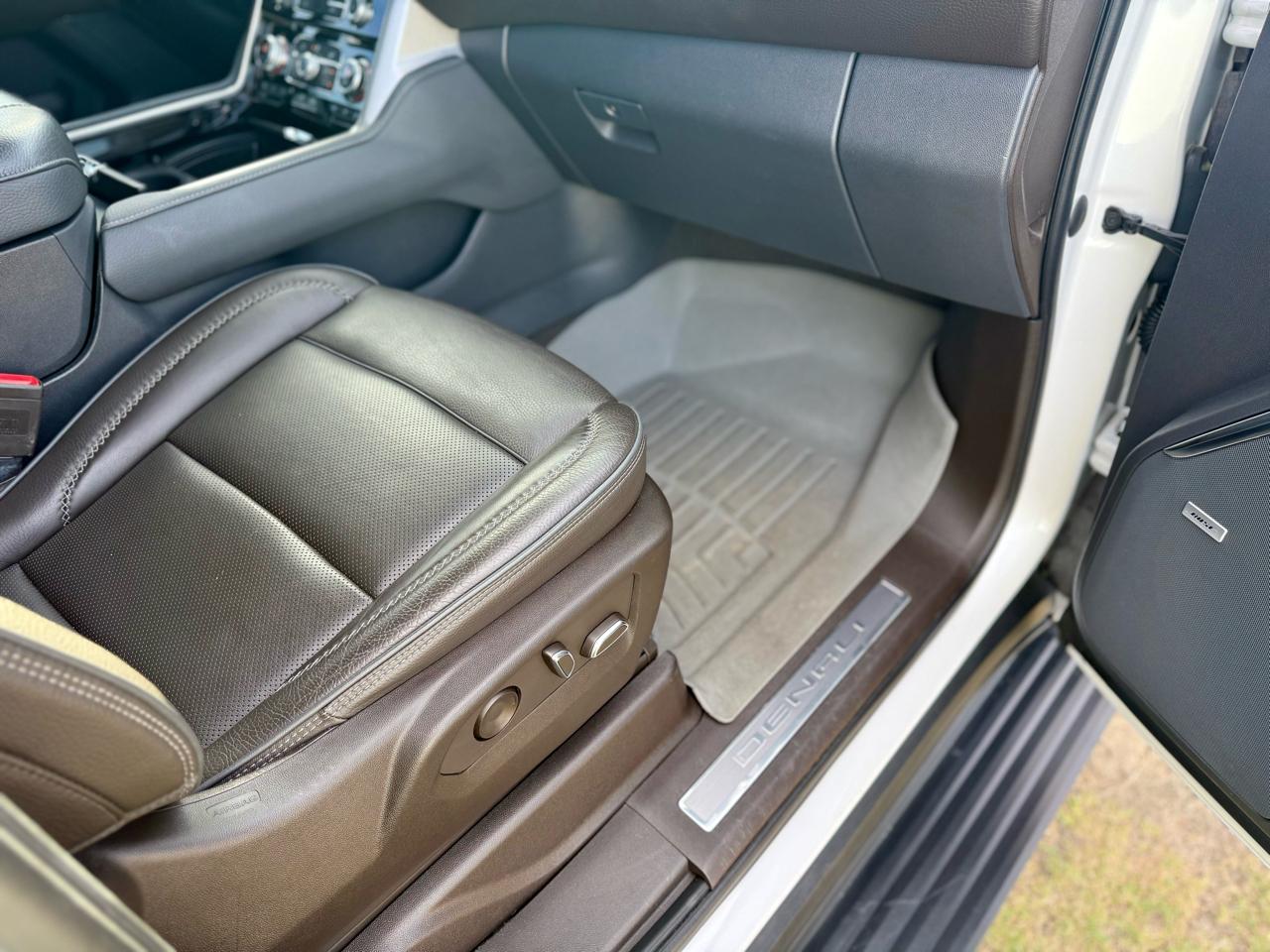 GMC Yukon XL Denali 4WD 2022