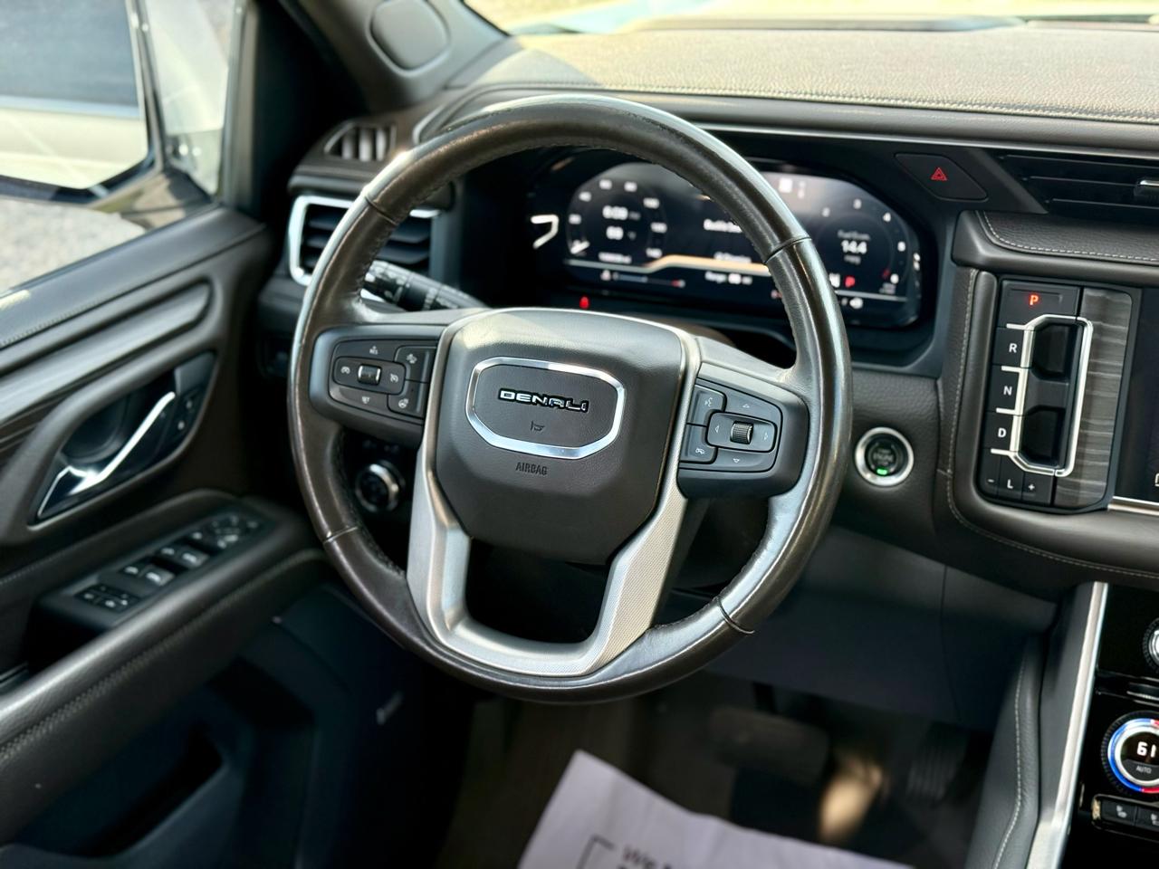 GMC Yukon XL Denali 4WD 2022