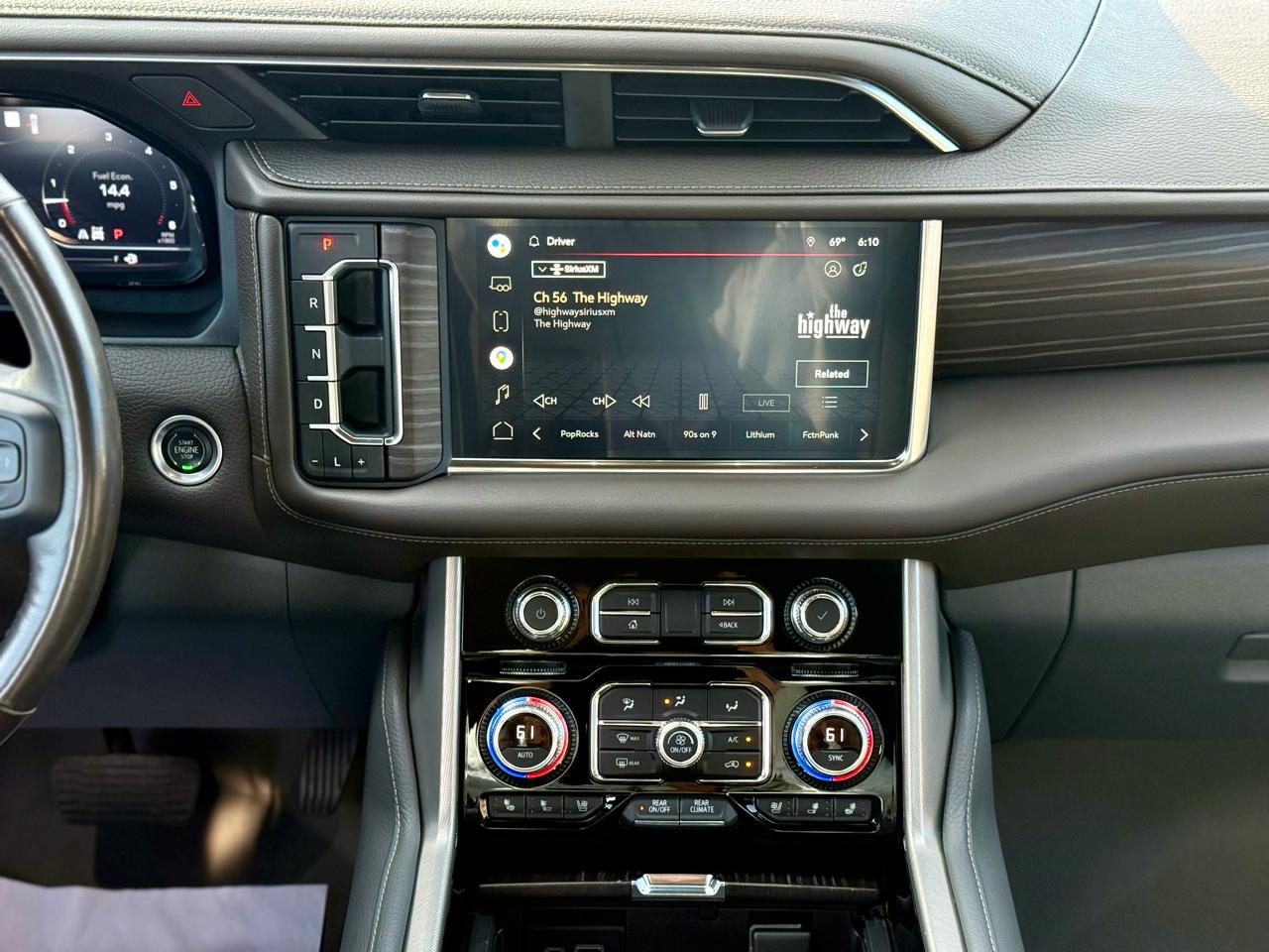 GMC Yukon XL Denali 4WD 2022