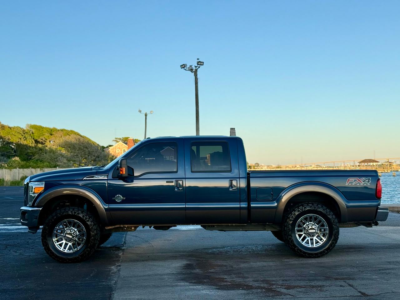 Ford F-250 SD Lariat Crew Cab 4WD 2016