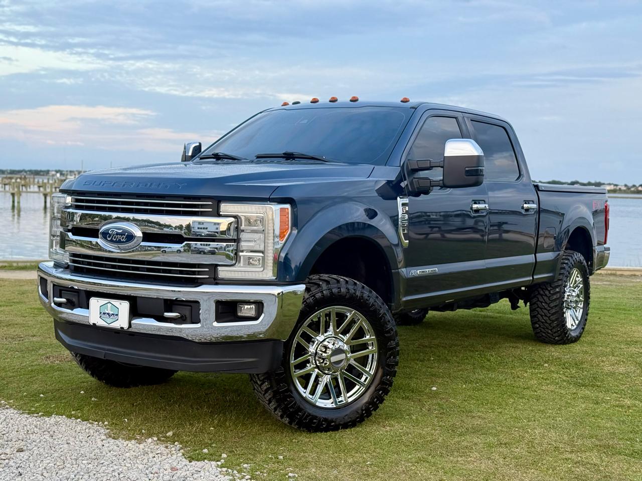 Ford F-350 SD Lariat Crew Cab 4WD 2017