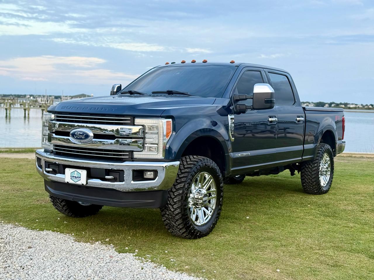 Ford F-350 SD Lariat Crew Cab 4WD 2017