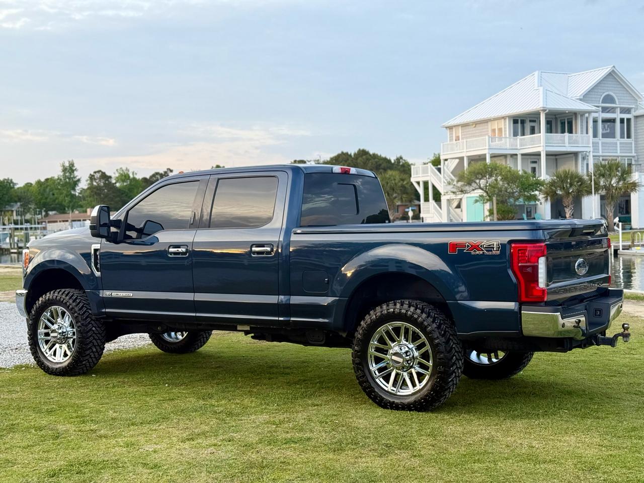 Ford F-350 SD Lariat Crew Cab 4WD 2017