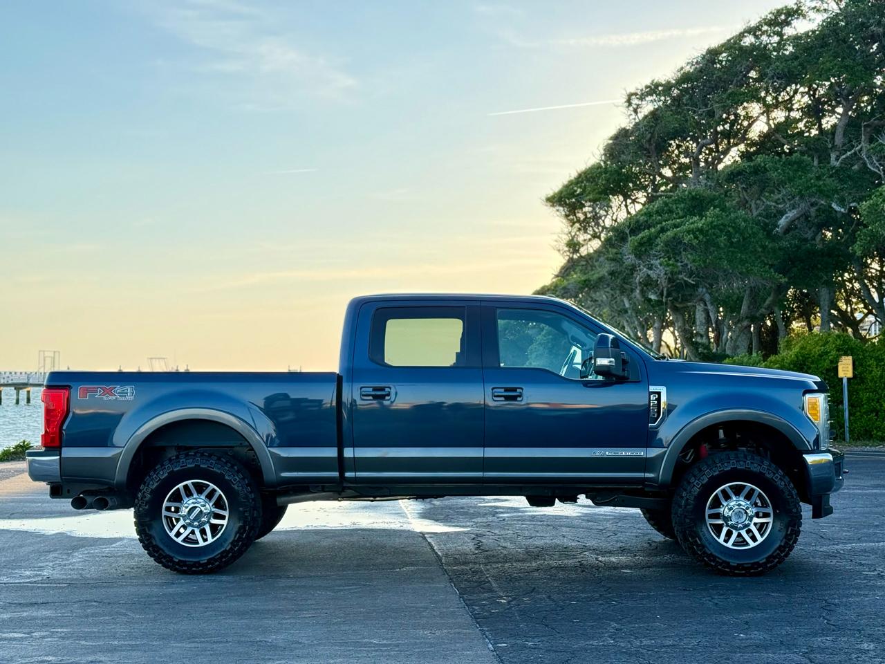 Ford F-250 SD Lariat Crew Cab 4WD 2017