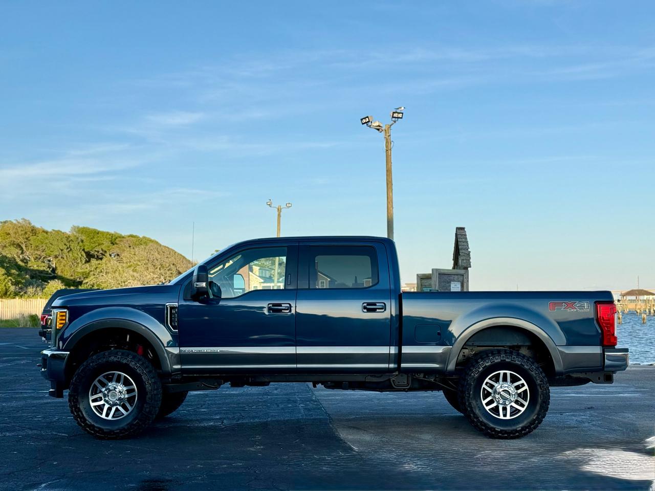 Ford F-250 SD Lariat Crew Cab 4WD 2017