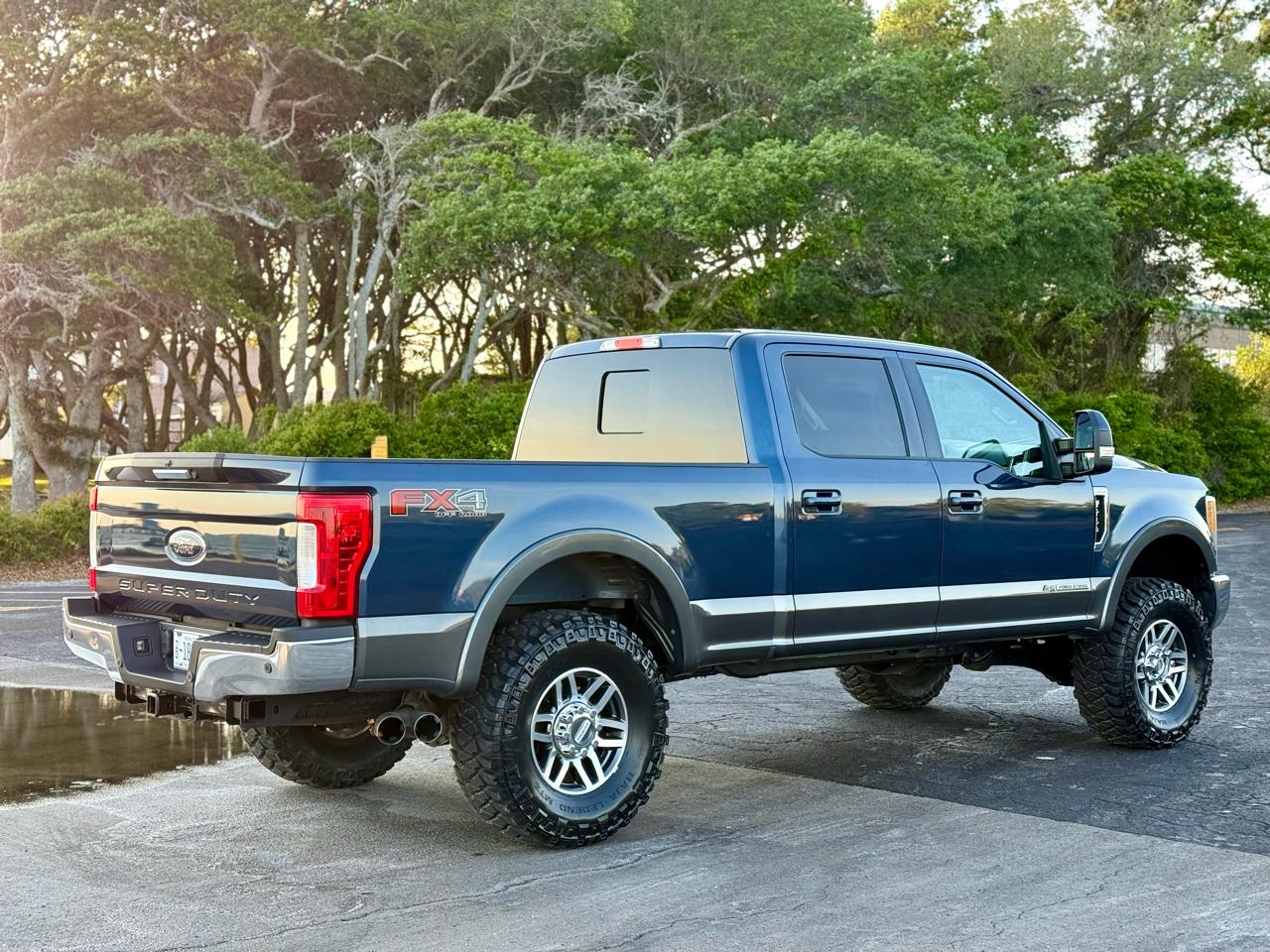 Ford F-250 SD Lariat Crew Cab 4WD 2017