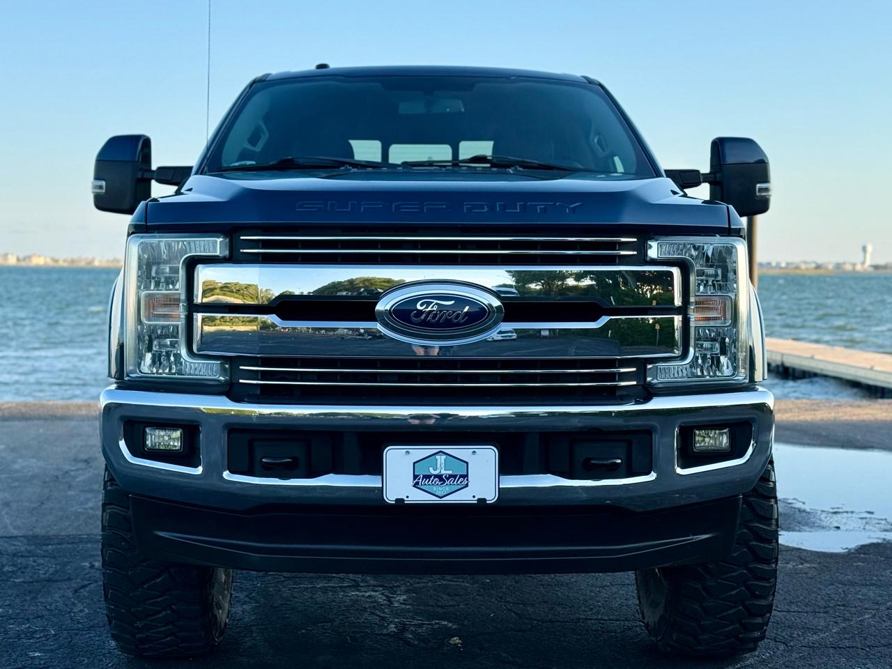 Ford F-250 SD Lariat Crew Cab 4WD 2017