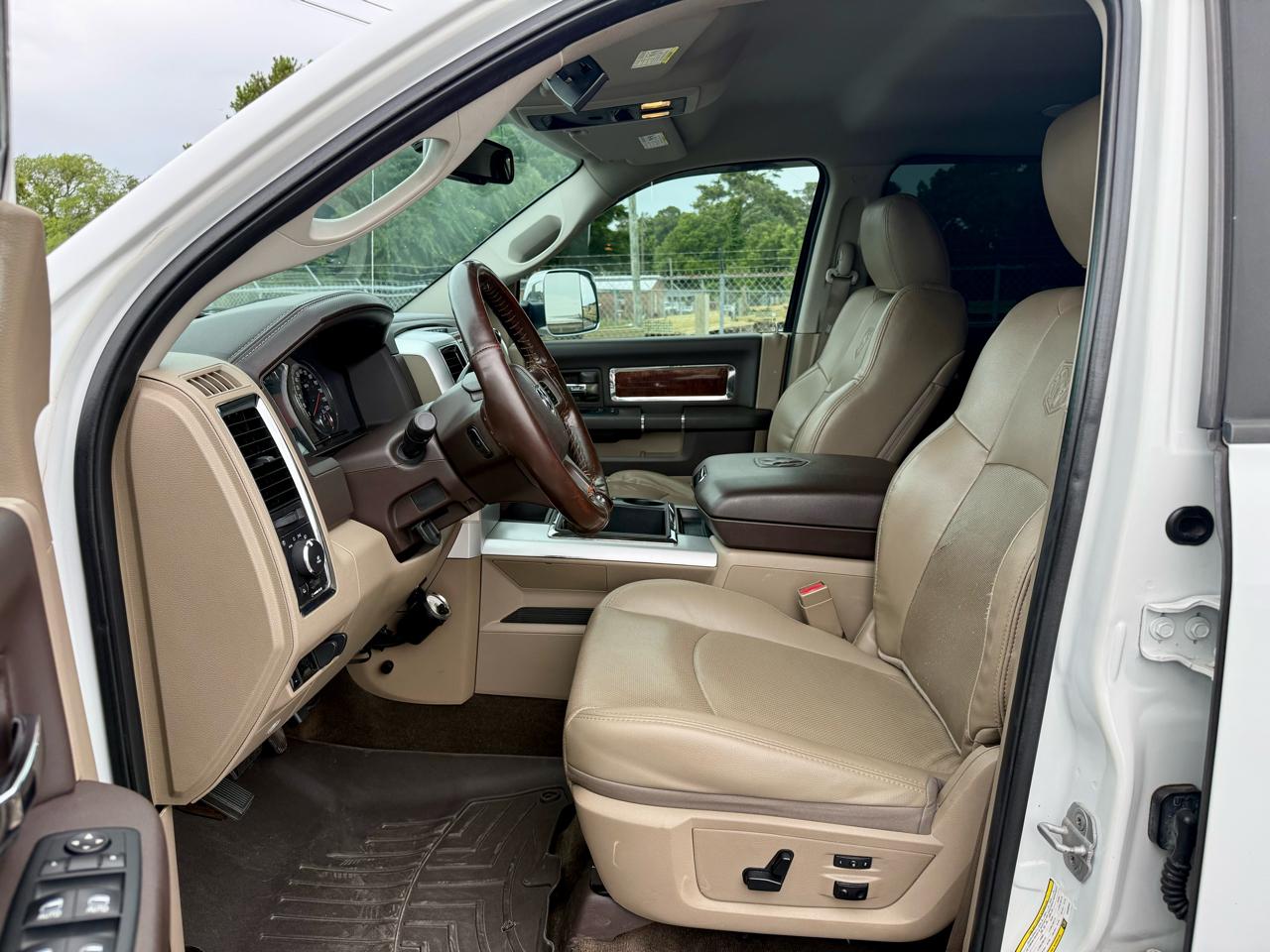 RAM 2500 Laramie Crew Cab SWB 4WD 2012