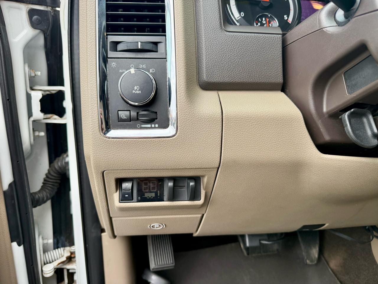 RAM 2500 Laramie Crew Cab SWB 4WD 2012