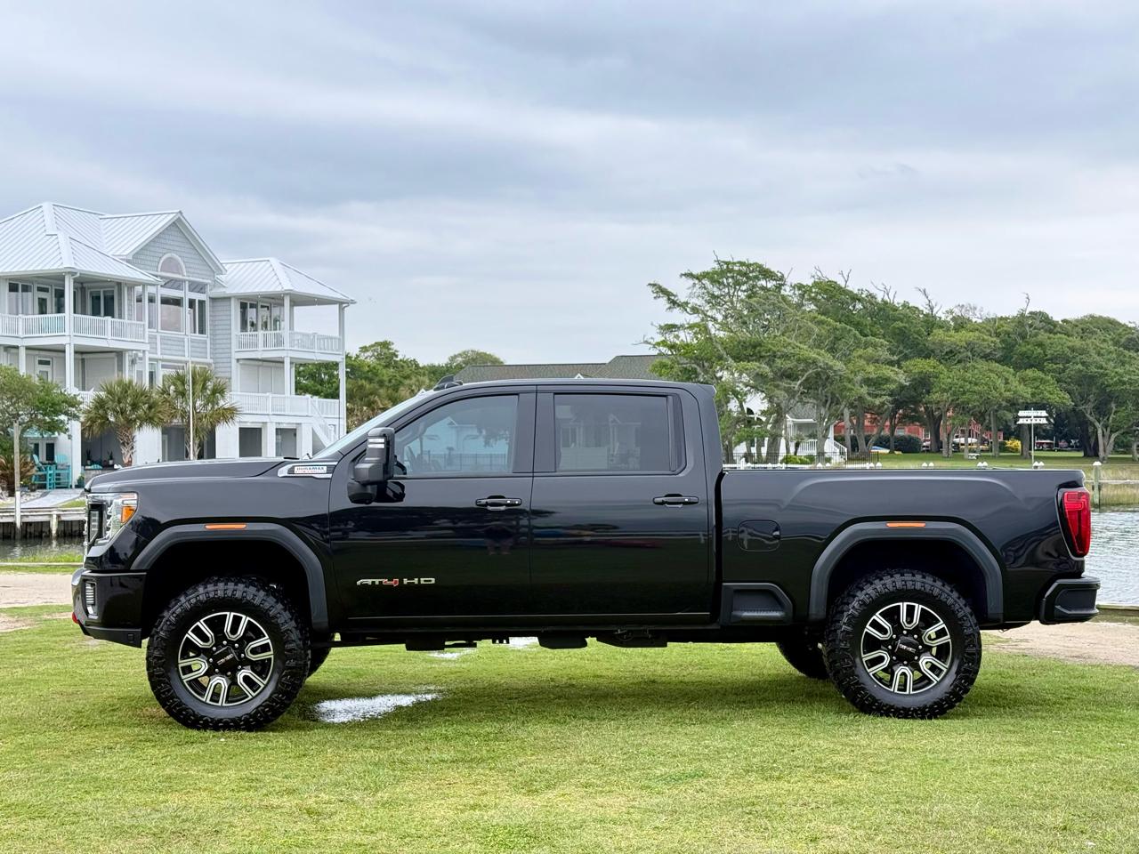 GMC Sierra 2500HD AT4 Crew Cab 4WD 2022