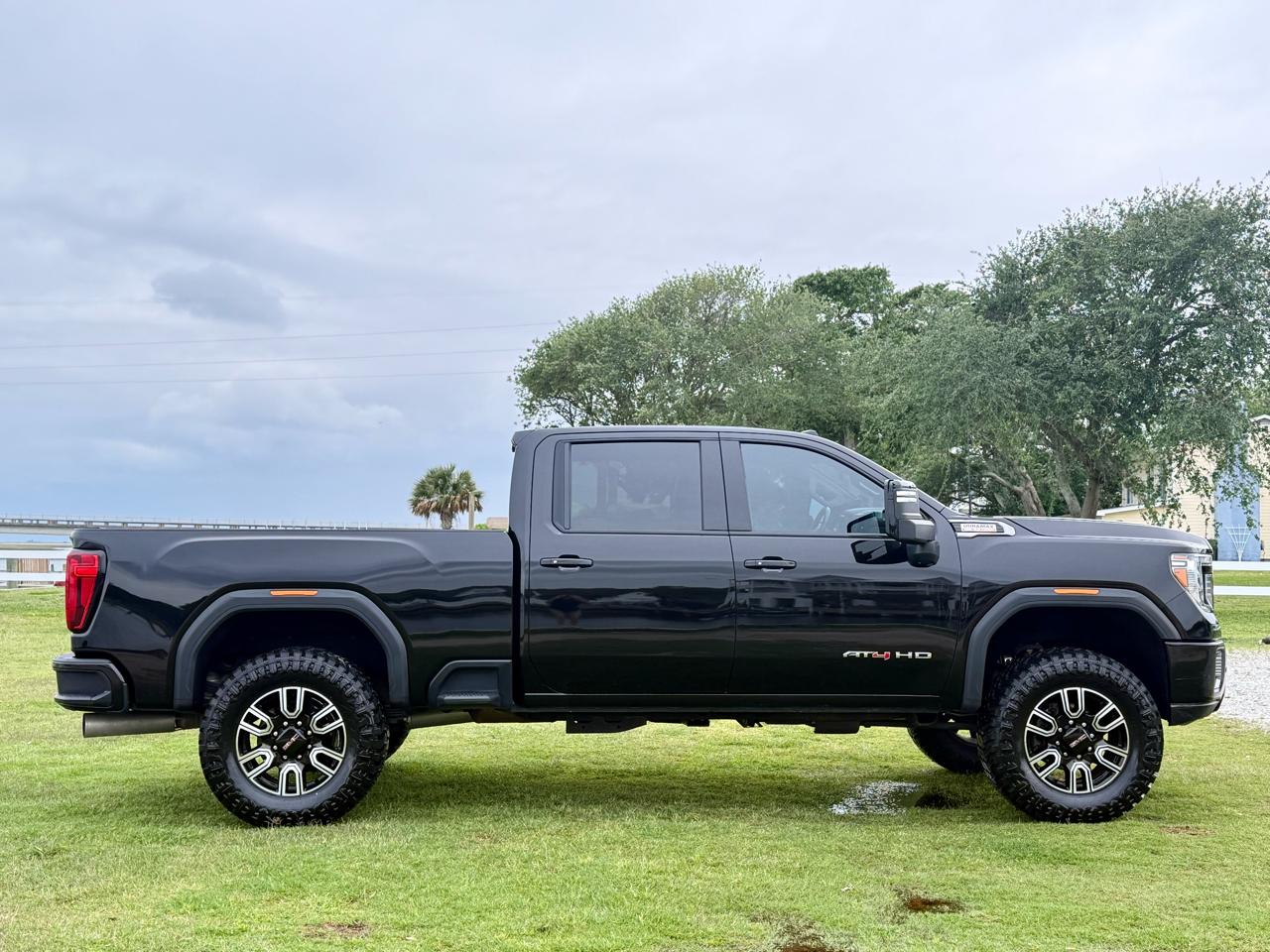 GMC Sierra 2500HD AT4 Crew Cab 4WD 2022