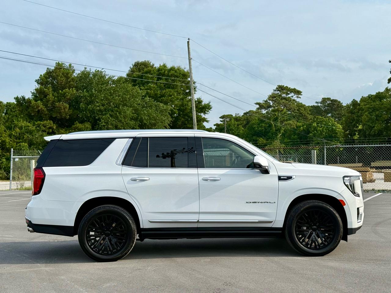 GMC Yukon Denali 4WD 2023