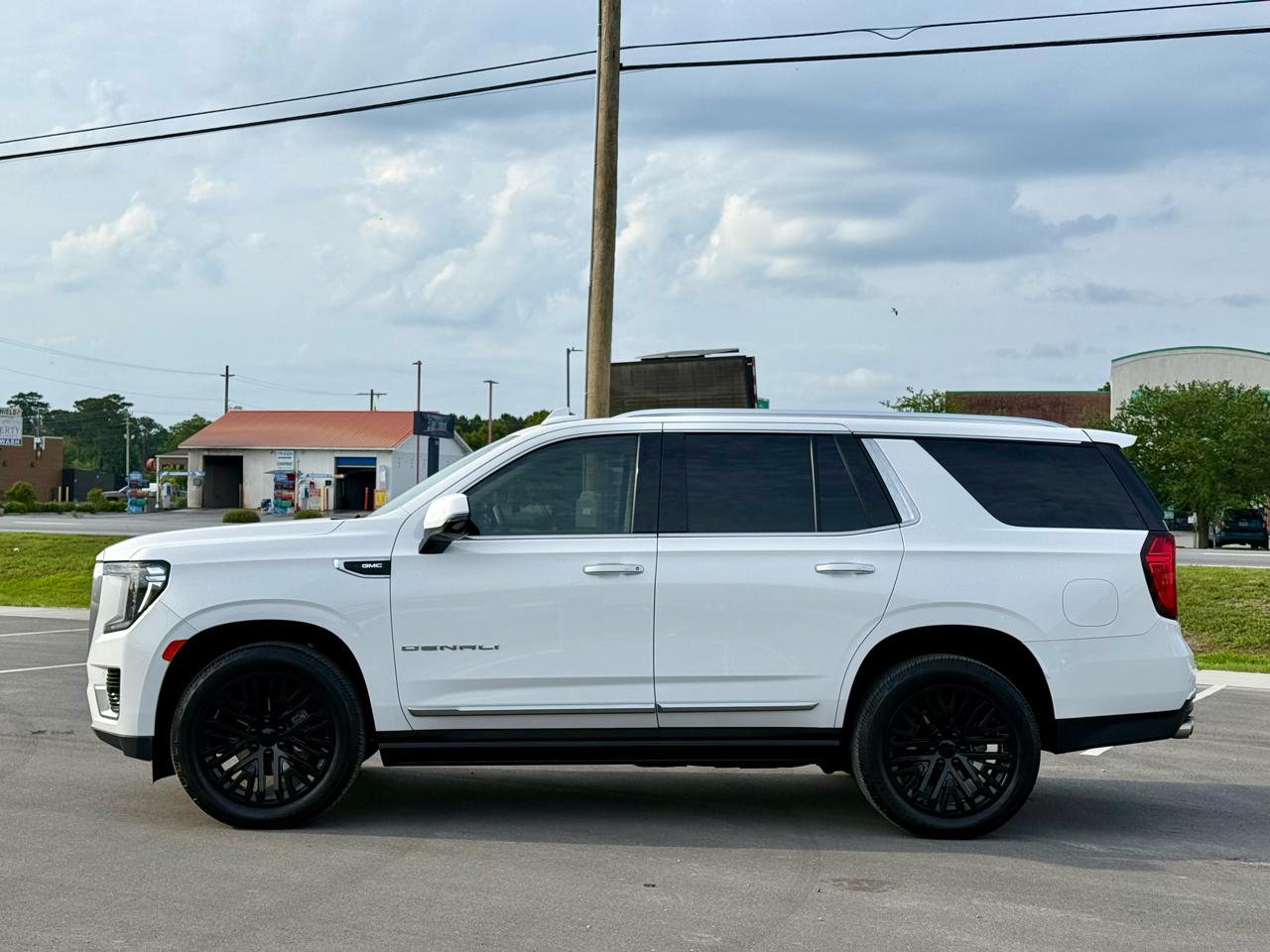 GMC Yukon Denali 4WD 2023
