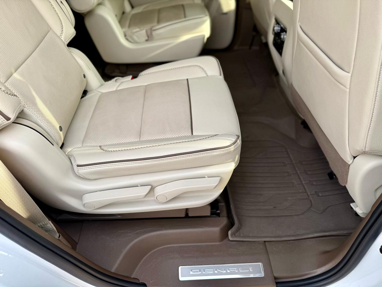 GMC Yukon Denali 4WD 2023