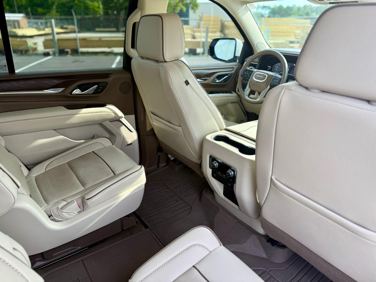 GMC Yukon Denali 4WD 2023
