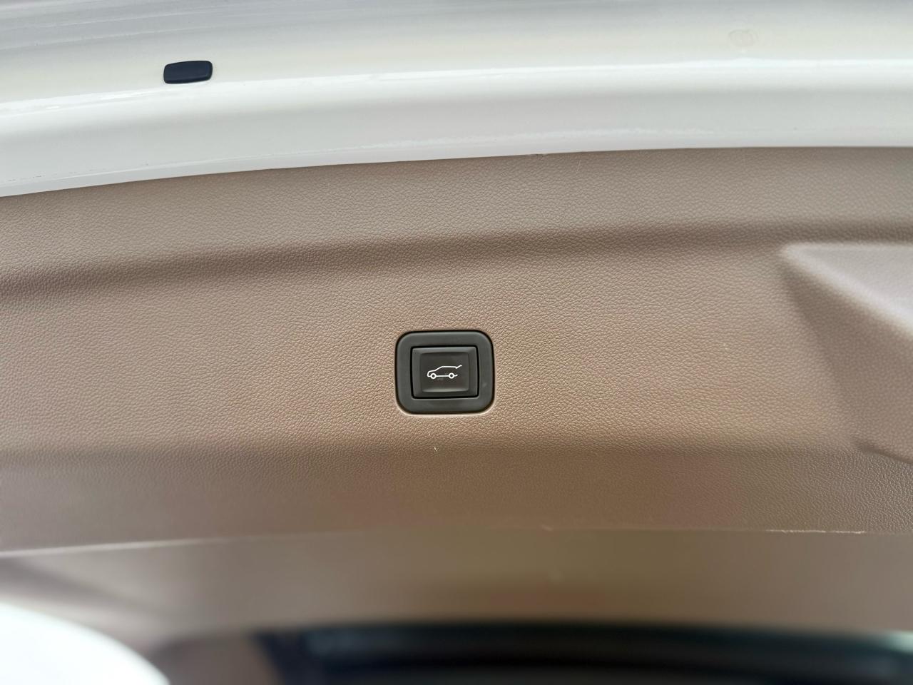 GMC Yukon Denali 4WD 2023