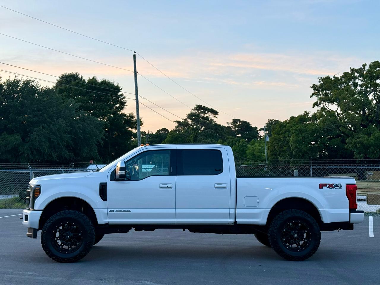 Ford F-250 SD Lariat Crew Cab 4WD 2019