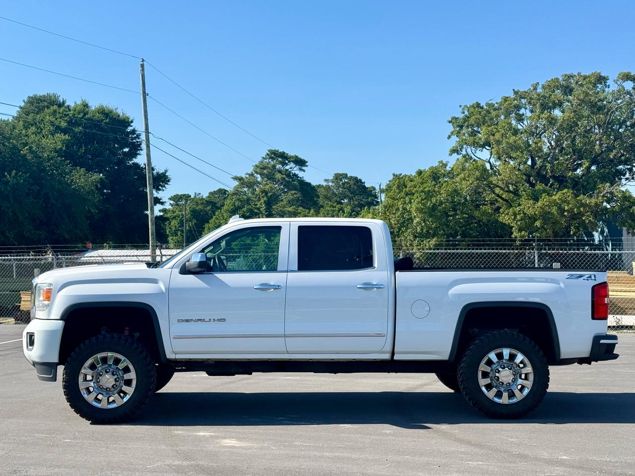 GMC Sierra 2500HD Denali Crew Cab 4WD 2015