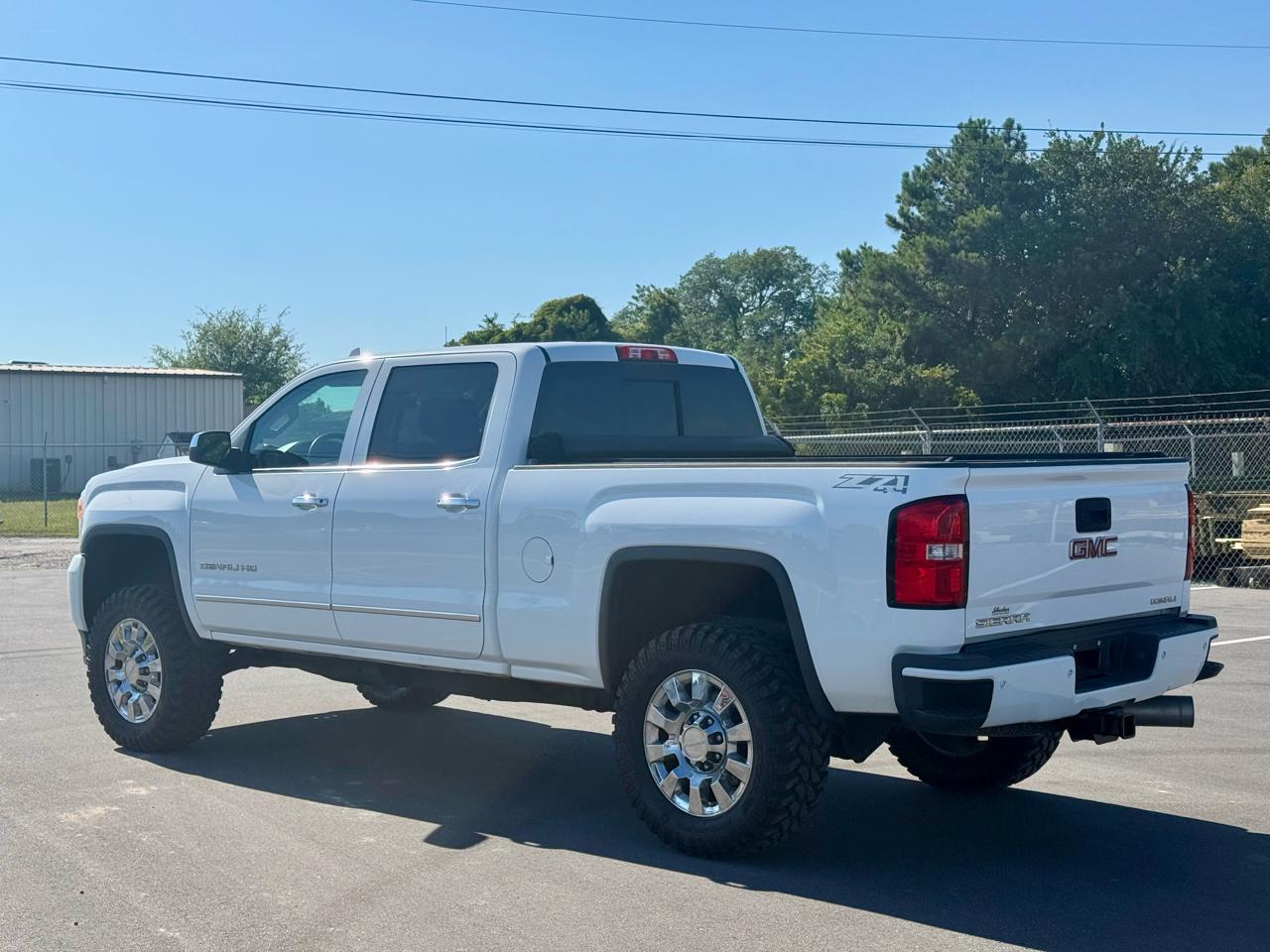 GMC Sierra 2500HD Denali Crew Cab 4WD 2015
