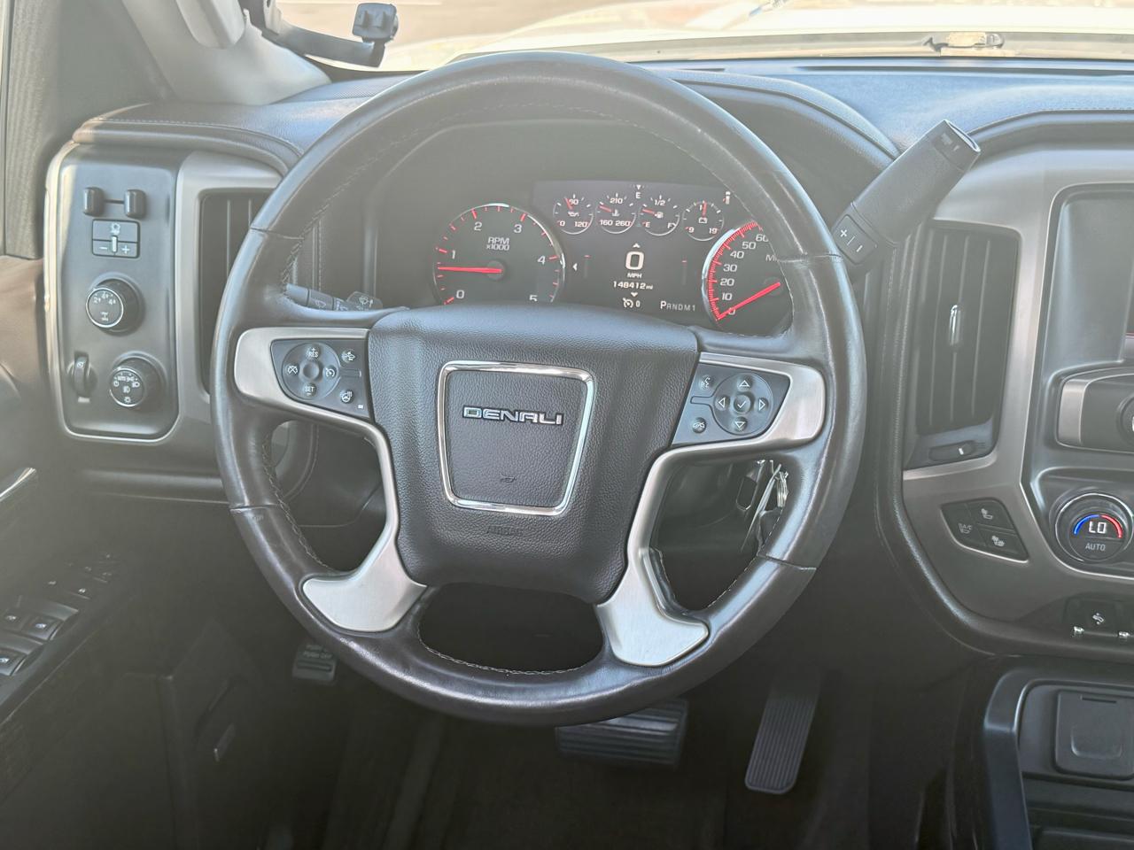GMC Sierra 2500HD Denali Crew Cab 4WD 2015