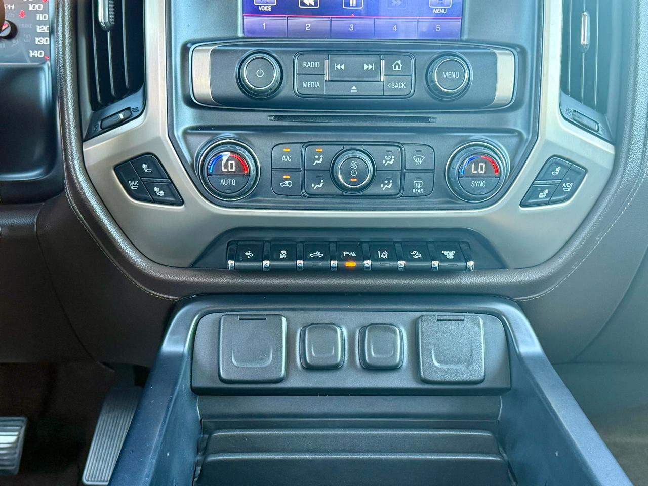 GMC Sierra 2500HD Denali Crew Cab 4WD 2015