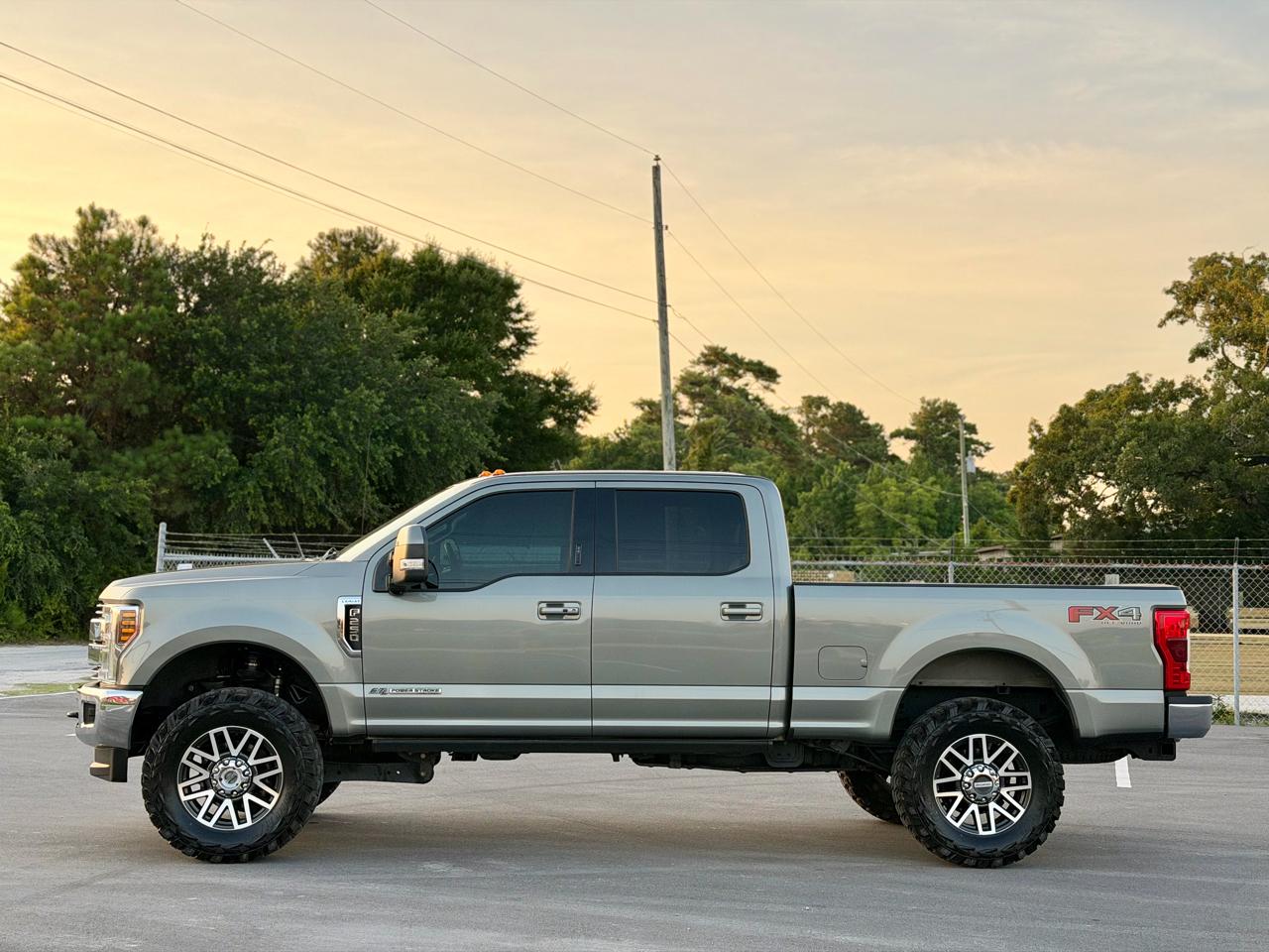 Ford F-250 SD Lariat Crew Cab 4WD 2019