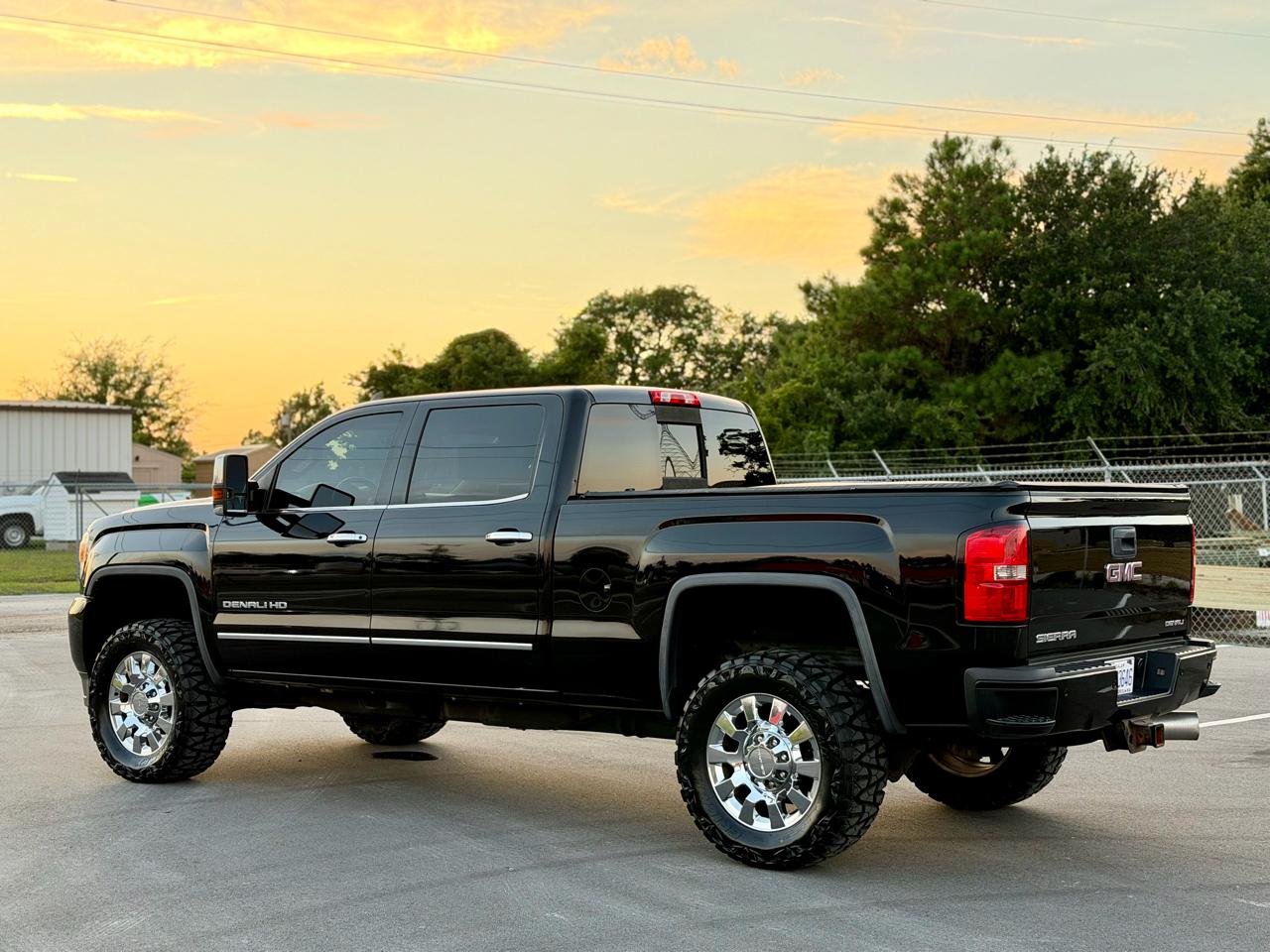 GMC Sierra 2500HD Denali Crew Cab 4WD 2015