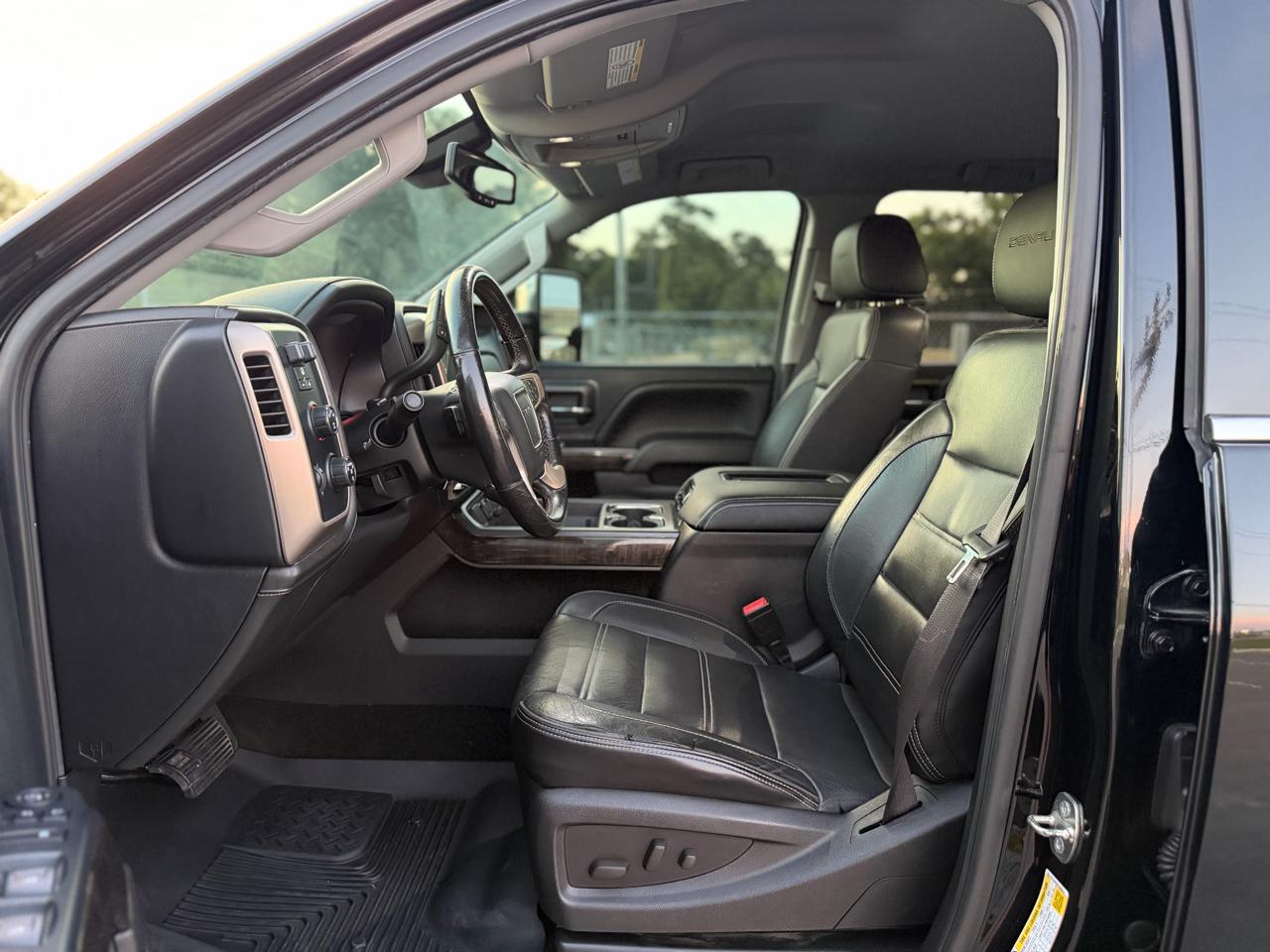 GMC Sierra 2500HD Denali Crew Cab 4WD 2015