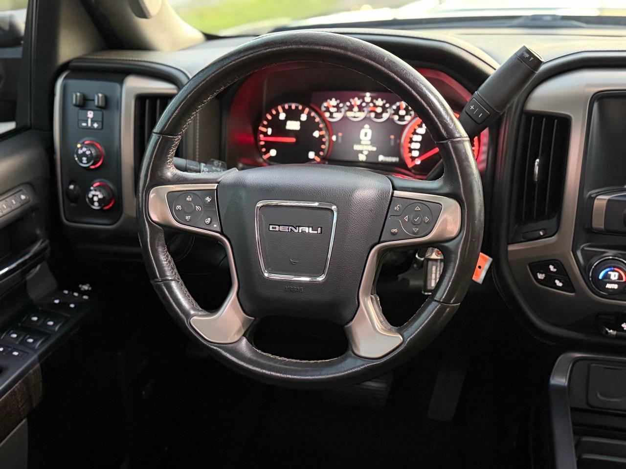GMC Sierra 2500HD Denali Crew Cab 4WD 2015