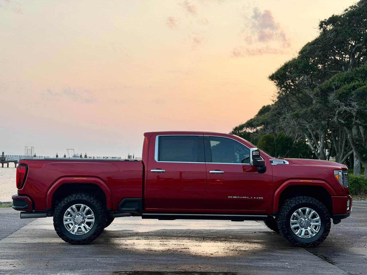 GMC Sierra 2500HD Denali Crew Cab 4WD SB 2022