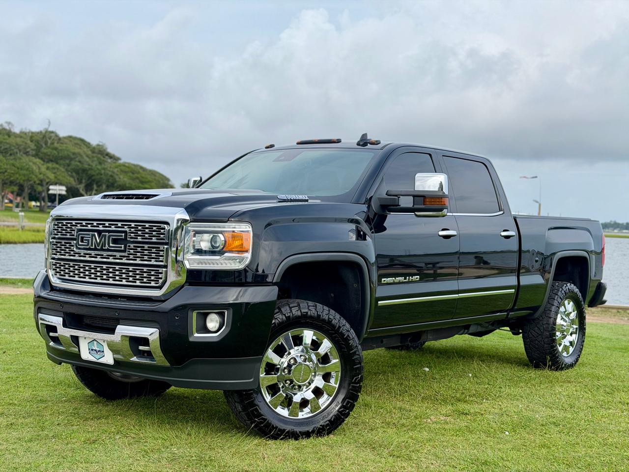 GMC Sierra 2500HD Denali Crew Cab 4WD 2019