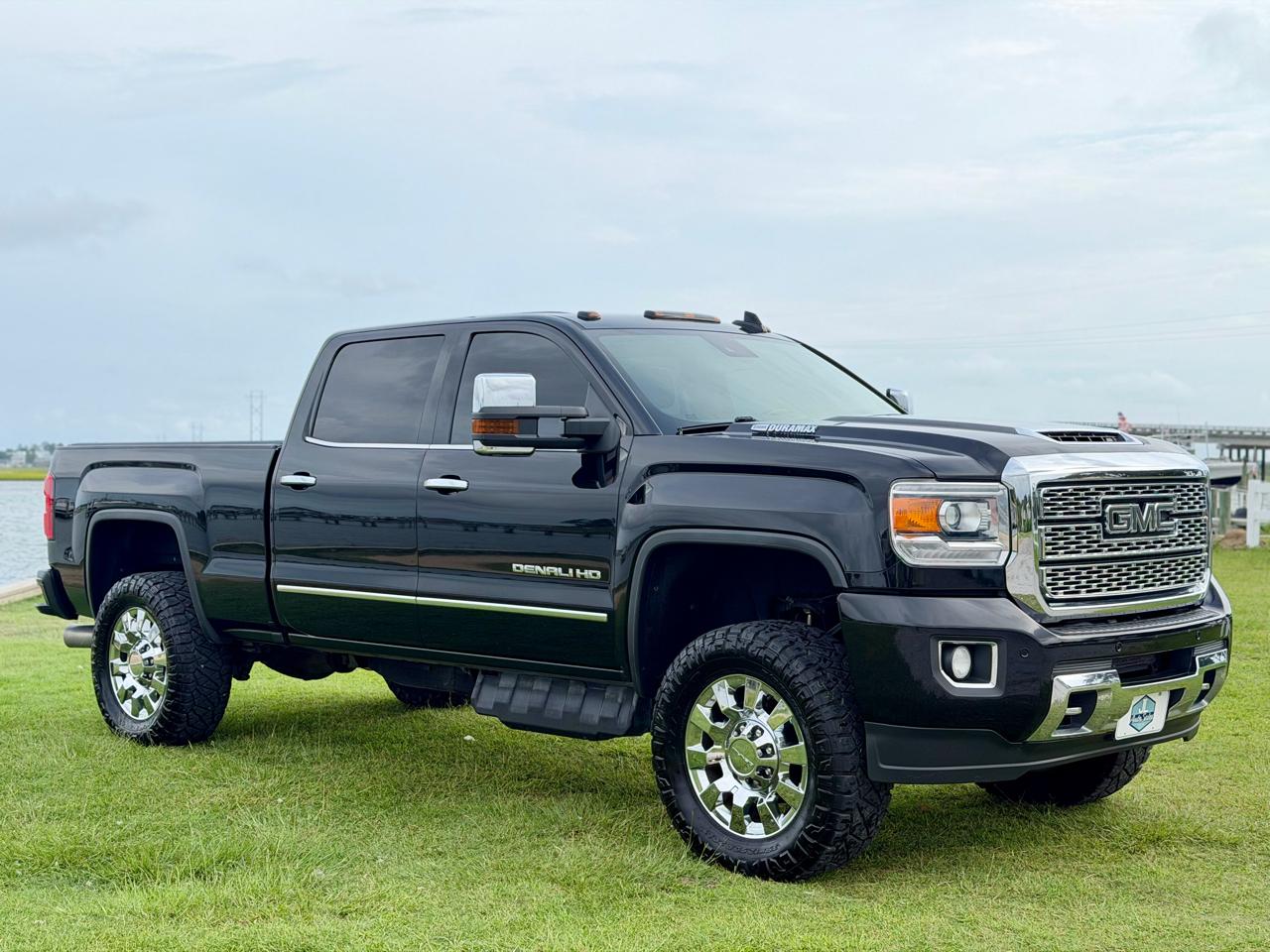 GMC Sierra 2500HD Denali Crew Cab 4WD 2019