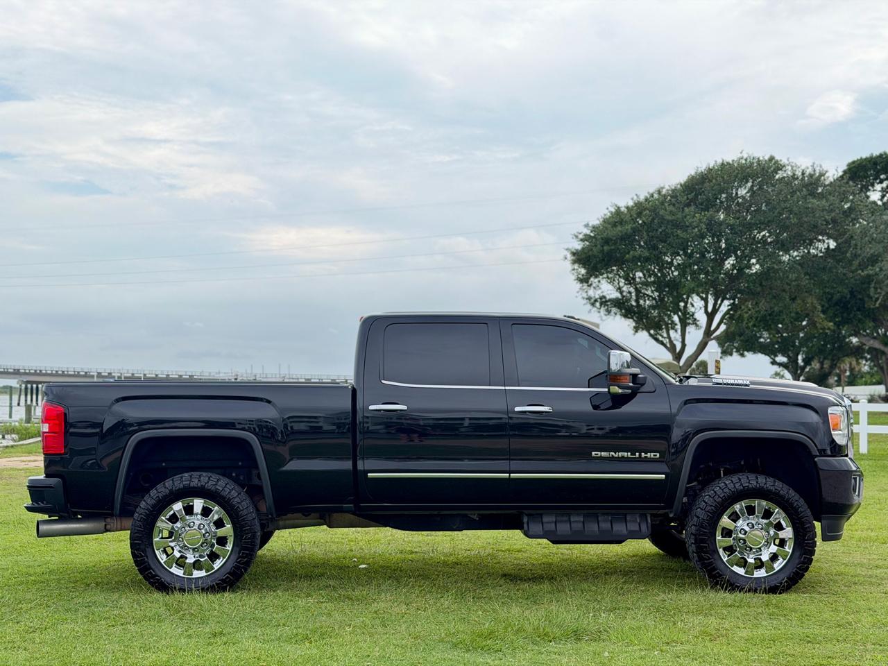 GMC Sierra 2500HD Denali Crew Cab 4WD 2019