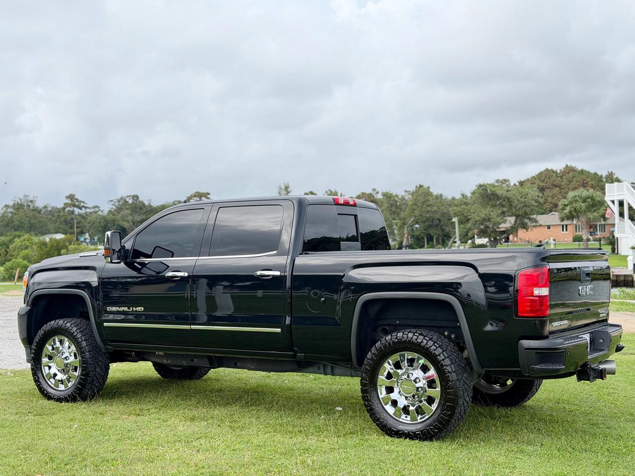 GMC Sierra 2500HD Denali Crew Cab 4WD 2019