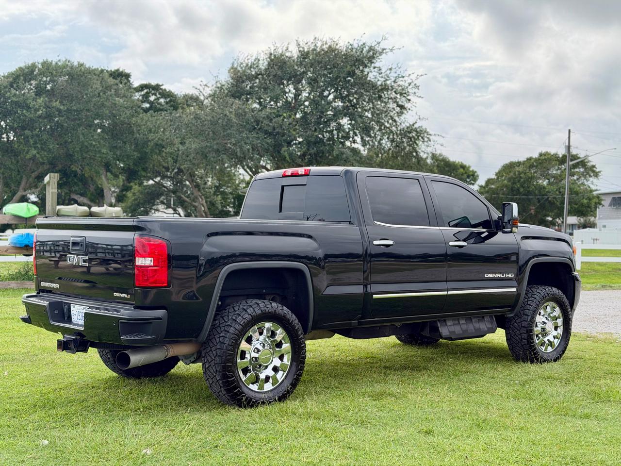 GMC Sierra 2500HD Denali Crew Cab 4WD 2019
