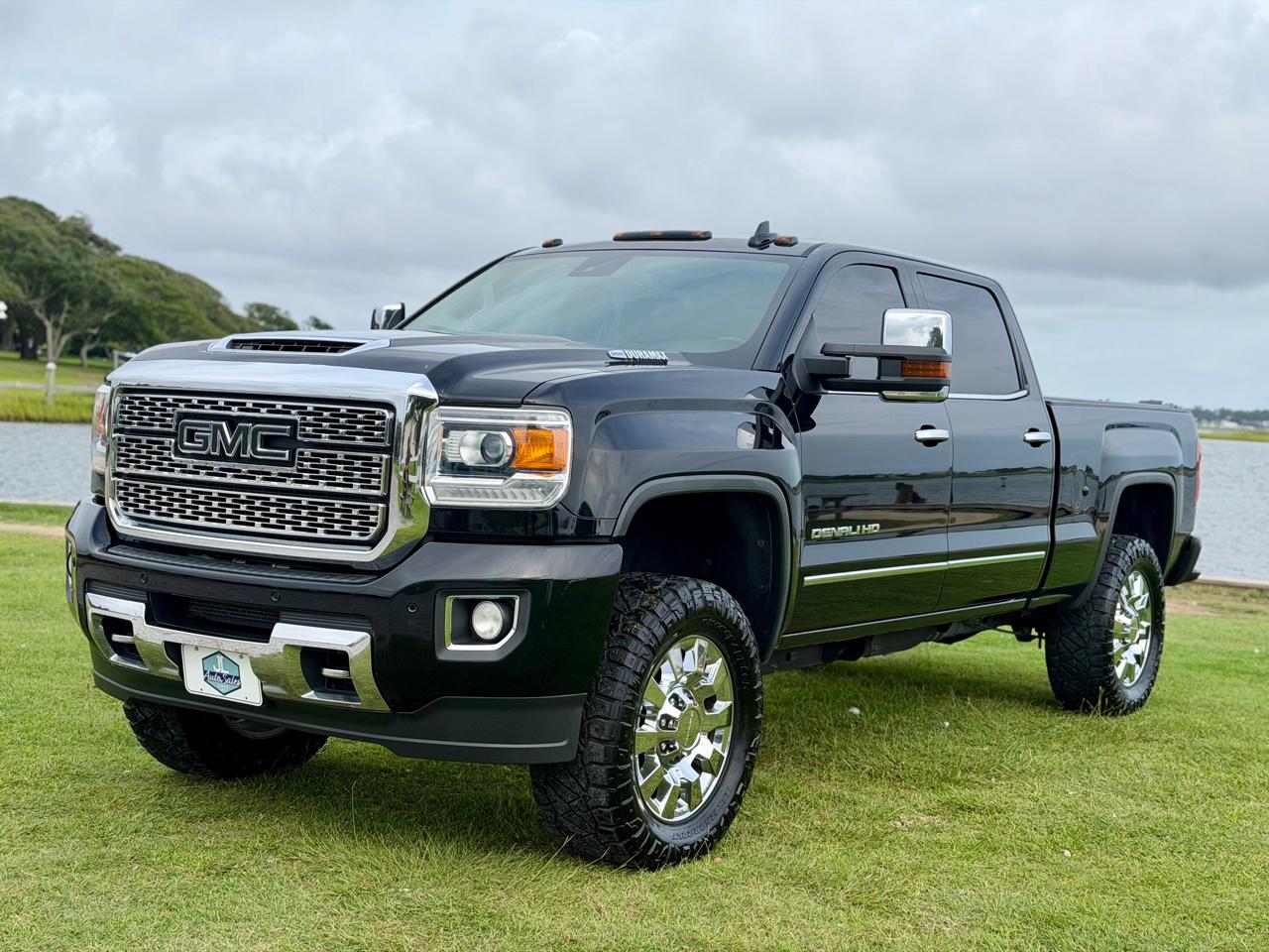 GMC Sierra 2500HD Denali Crew Cab 4WD 2019