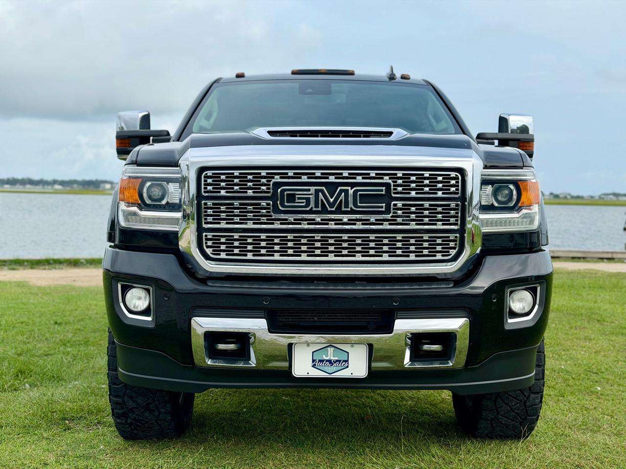 GMC Sierra 2500HD Denali Crew Cab 4WD 2019