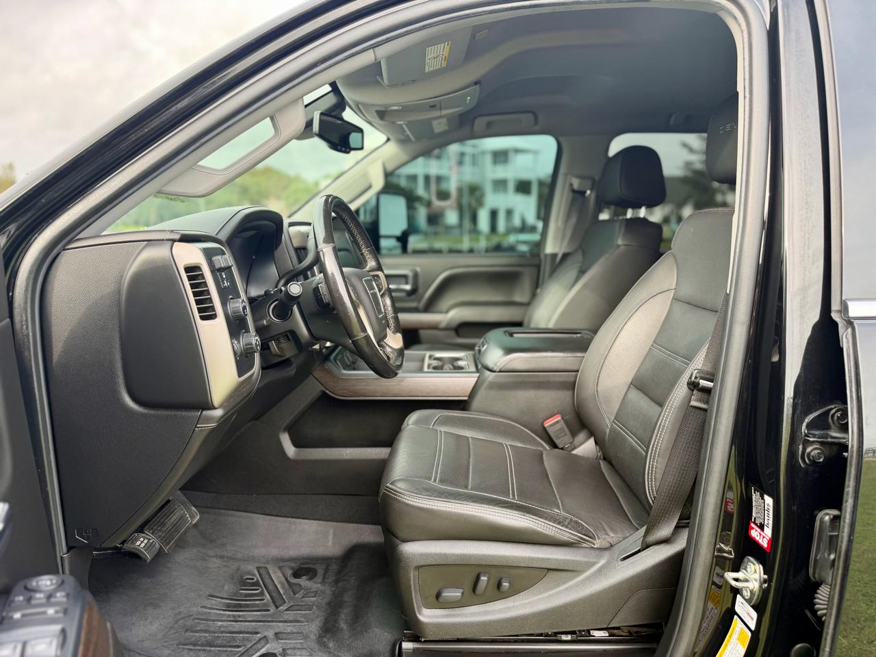 GMC Sierra 2500HD Denali Crew Cab 4WD 2019