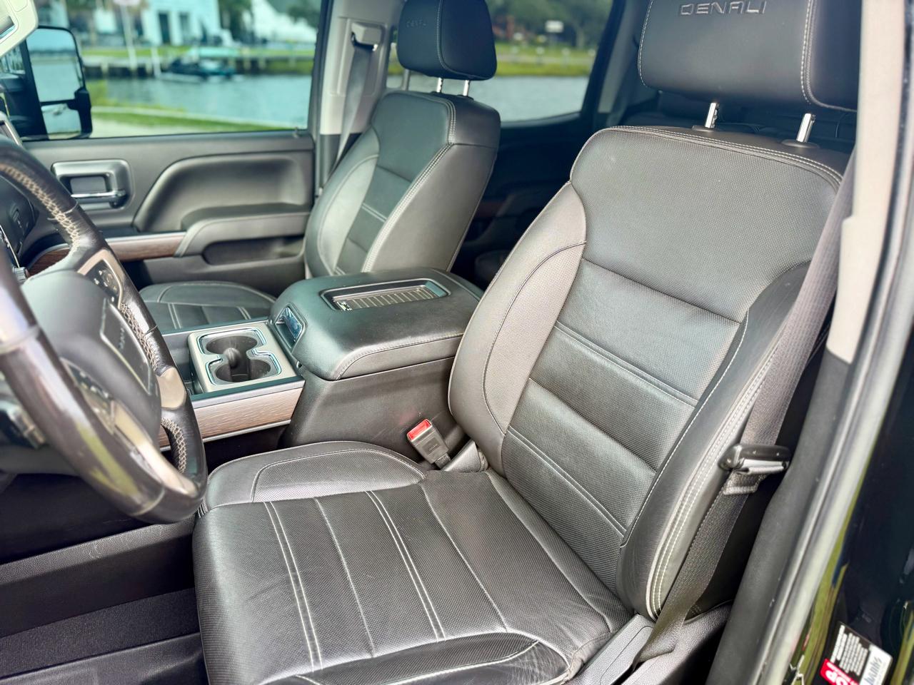 GMC Sierra 2500HD Denali Crew Cab 4WD 2019