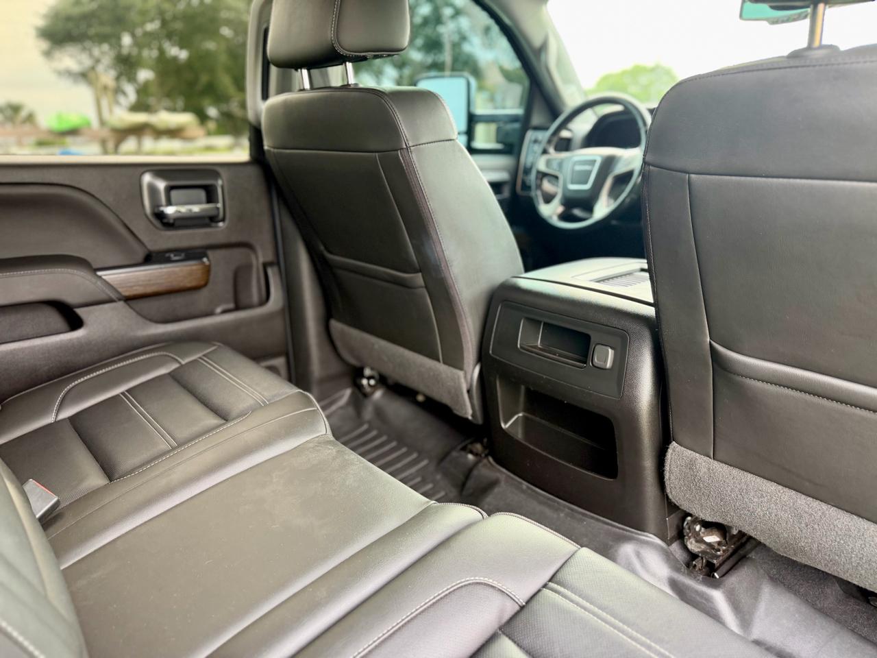 GMC Sierra 2500HD Denali Crew Cab 4WD 2019