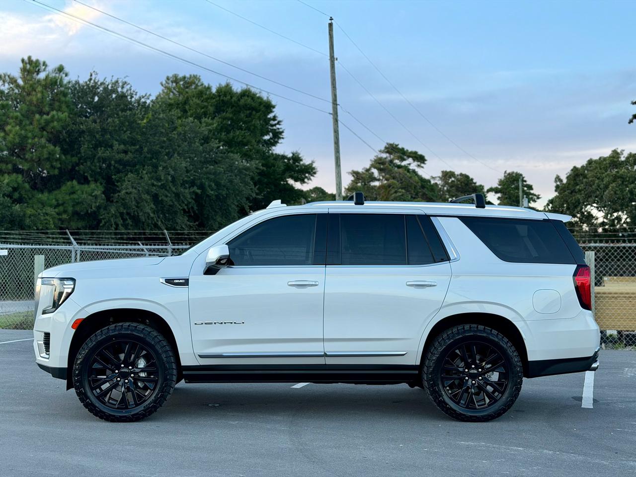 GMC Yukon Denali 4WD 2021