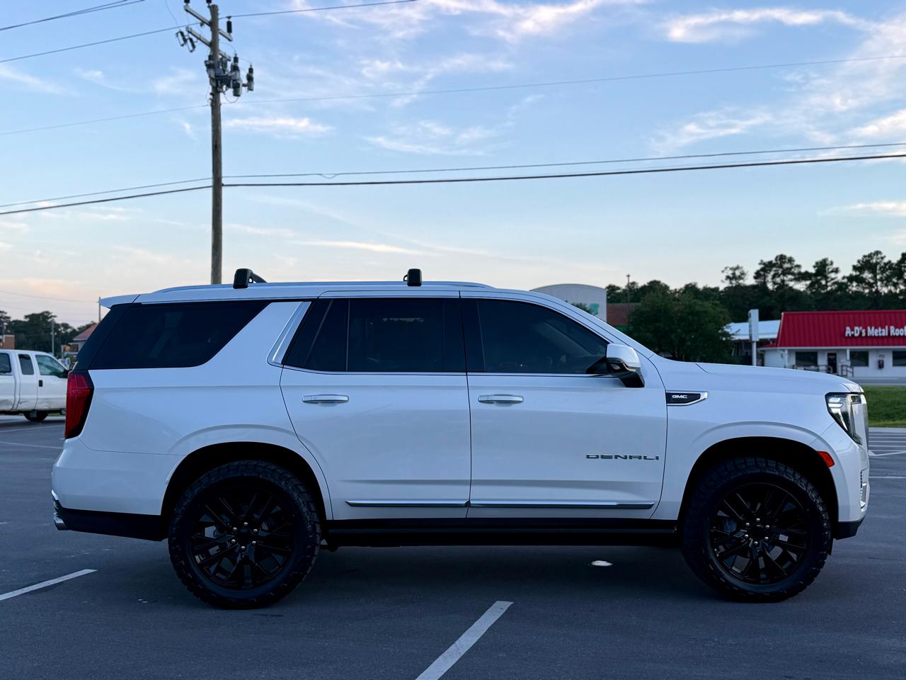 GMC Yukon Denali 4WD 2021