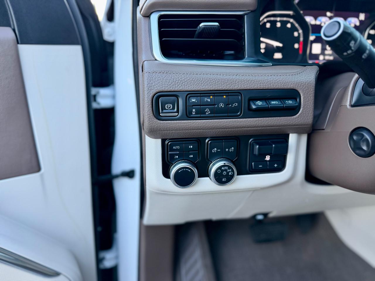 GMC Yukon Denali 4WD 2021