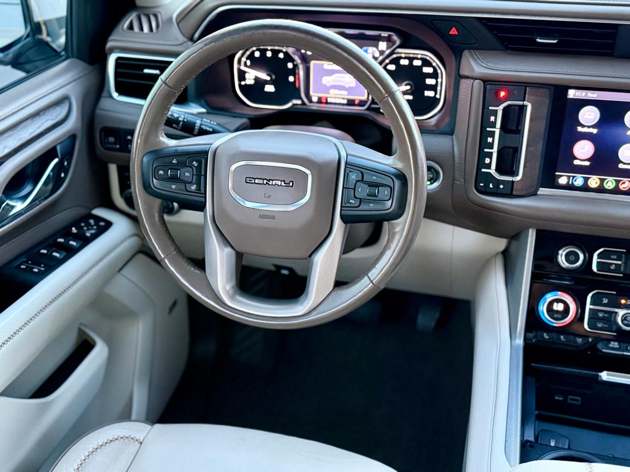 GMC Yukon Denali 4WD 2021