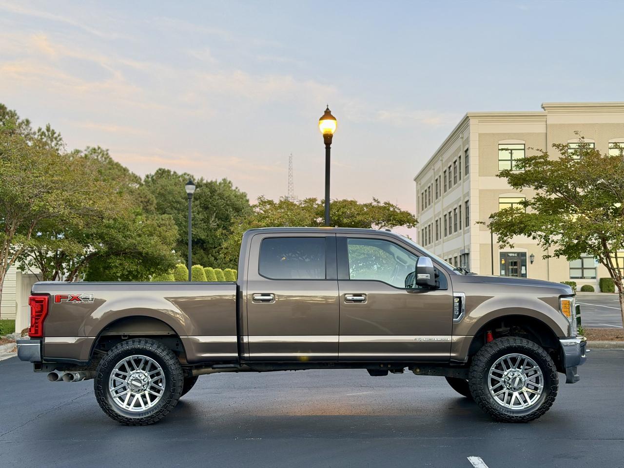 Ford F-250 SD Lariat Crew Cab 4WD 2017