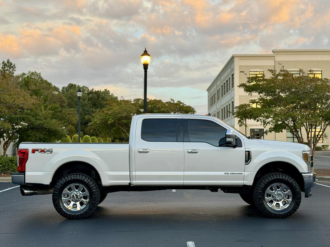 Ford F-350 SD Lariat Crew Cab 4WD 2019