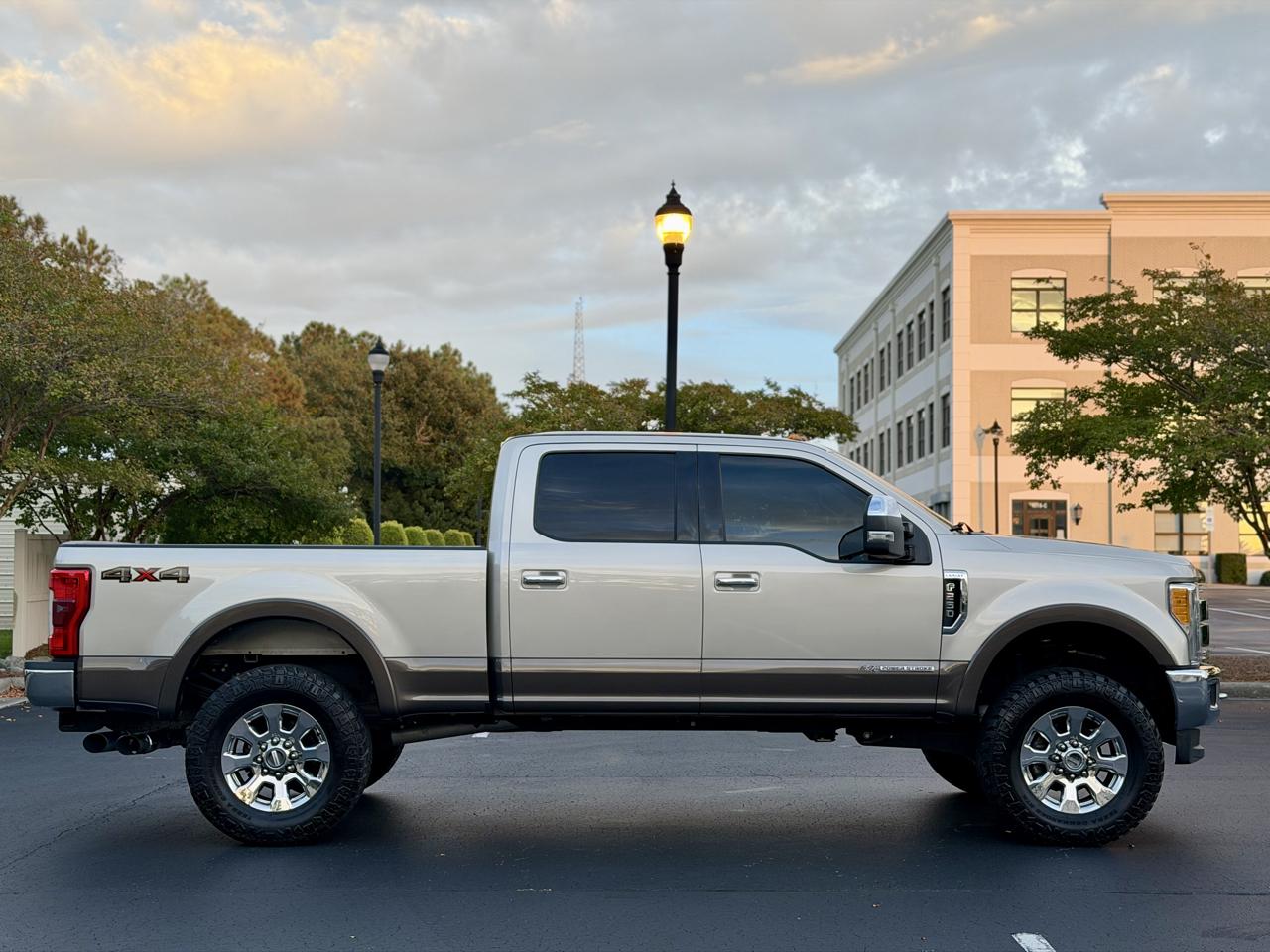 Ford F-250 SD Lariat Crew Cab 4WD 2017