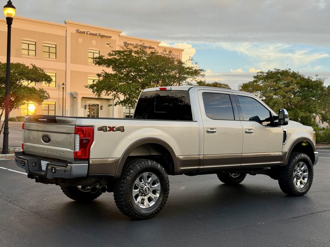Ford F-250 SD Lariat Crew Cab 4WD 2017