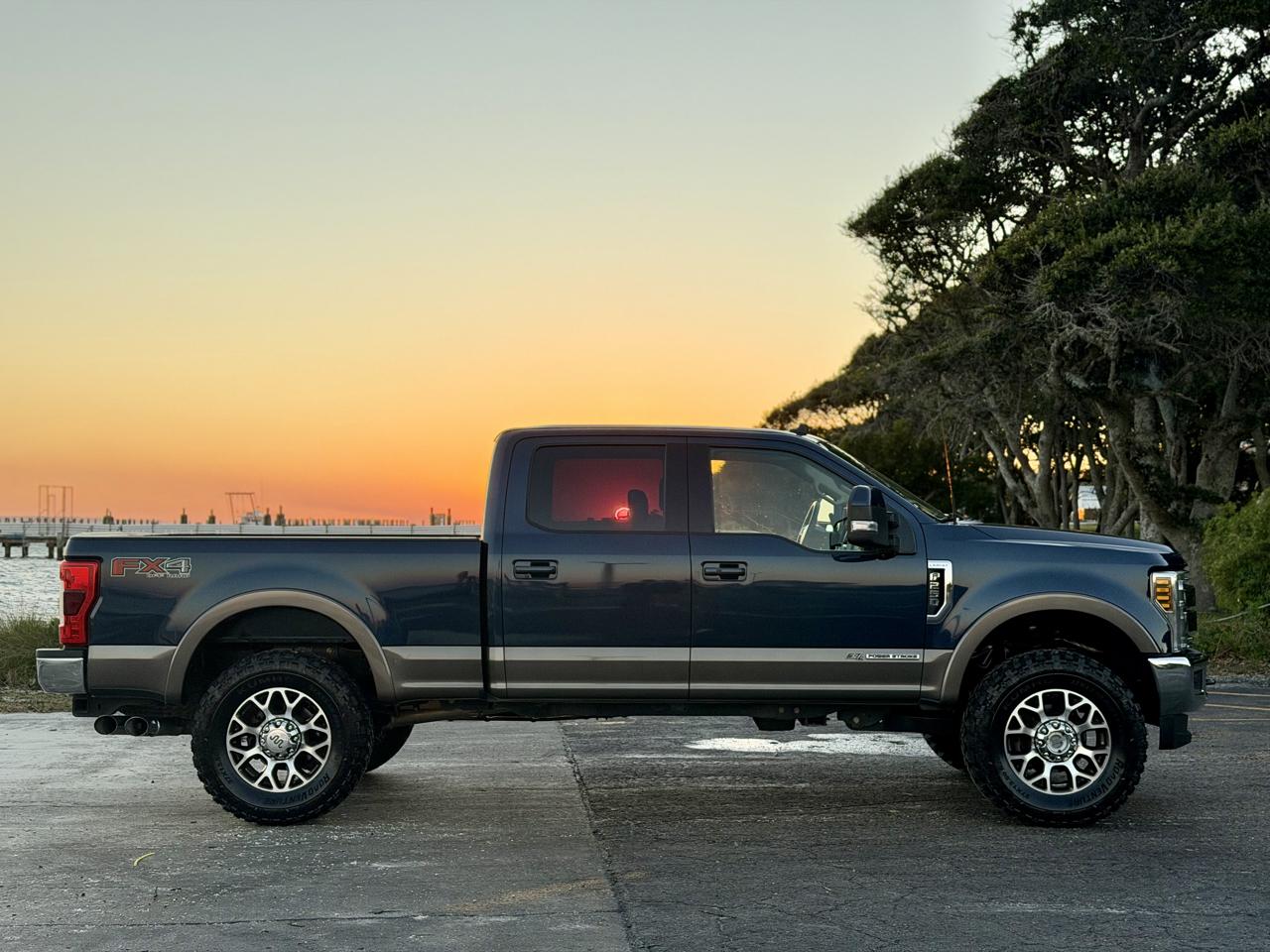 Ford F-250 SD Lariat Crew Cab 4WD 2019